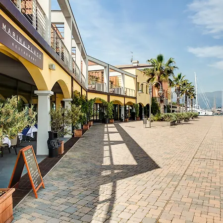 Marina Place Hotel