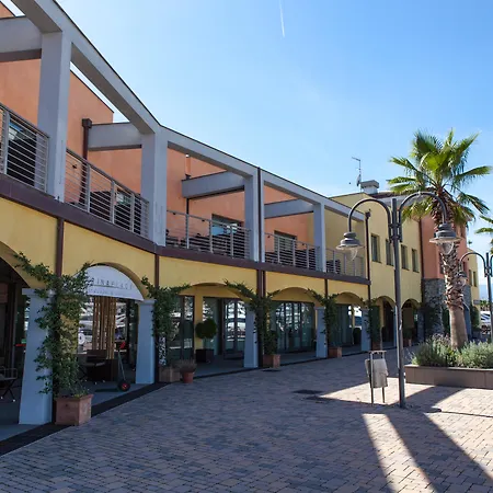 Marina Place Hotel