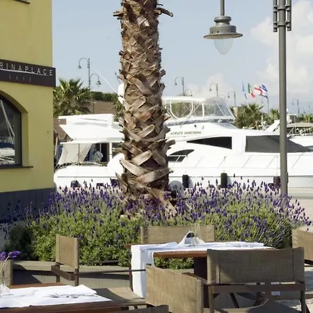 Marina Place Hotel