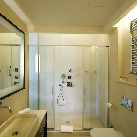 Marina Place Hotel Genoa