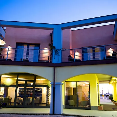 Marina Place Otel 4*