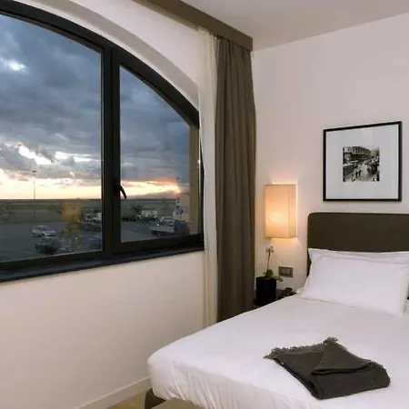 Marina Place Hotel