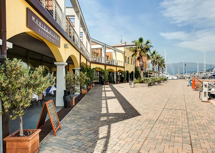 Marina Place Hotel