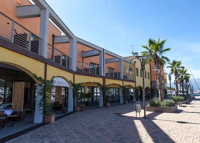 Marina Place Hotel