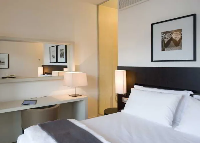 Marina Place Hotel Genoa